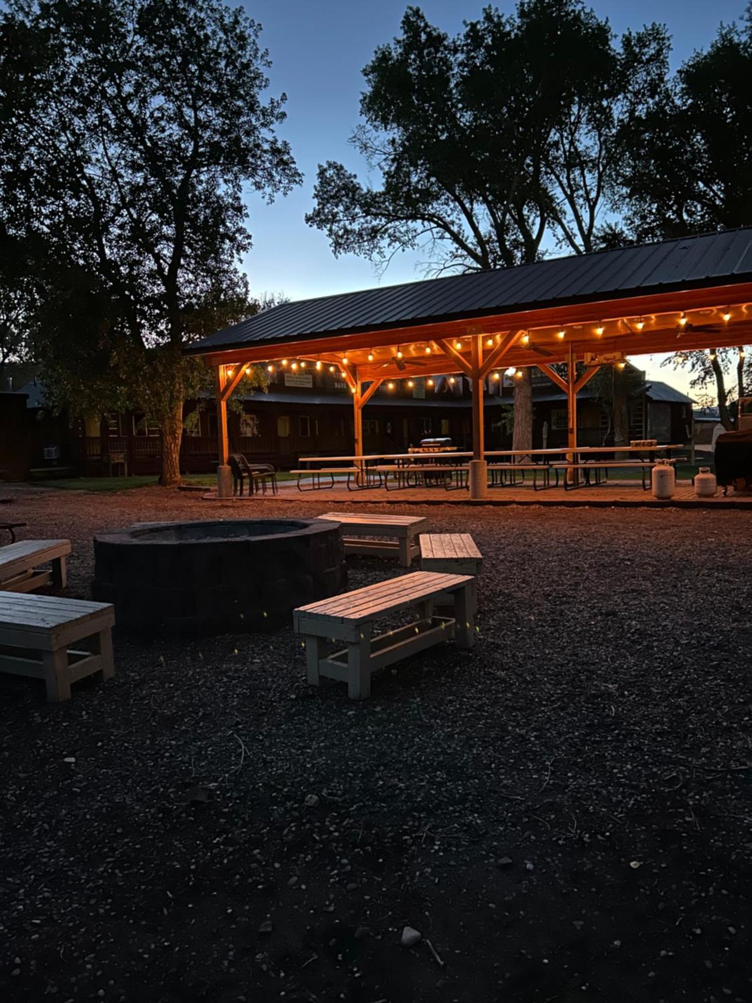 Moore'S Old Pine Inn Marysvale 外观 照片
